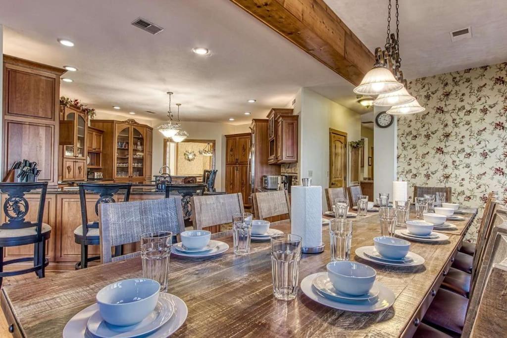 Mountain Bliss: Estate W/ Views~Firepit~Hot Tub~Gburg 5Min~3 Pools Villa Гетлинбург Екстериор снимка