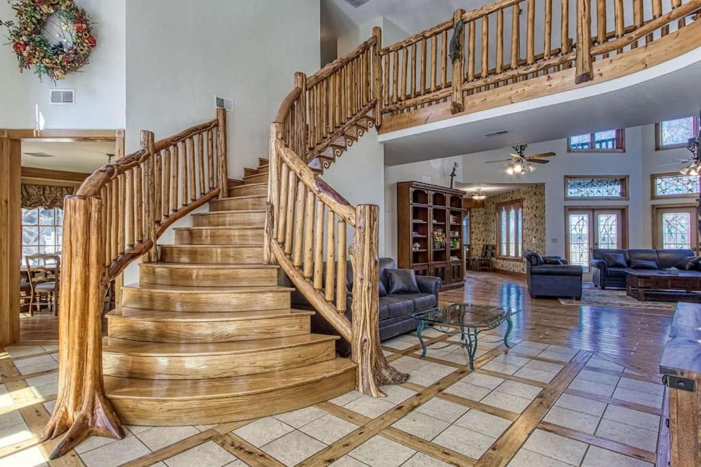 Mountain Bliss: Estate W/ Views~Firepit~Hot Tub~Gburg 5Min~3 Pools Villa Гетлинбург Екстериор снимка