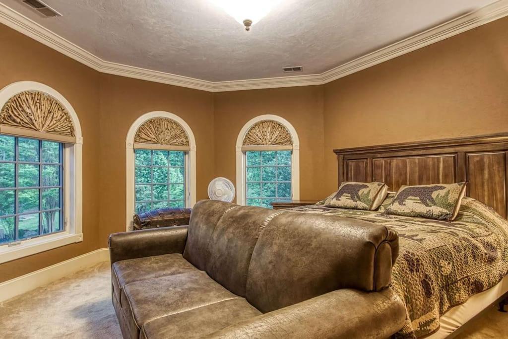 Mountain Bliss: Estate W/ Views~Firepit~Hot Tub~Gburg 5Min~3 Pools Villa Гетлинбург Екстериор снимка