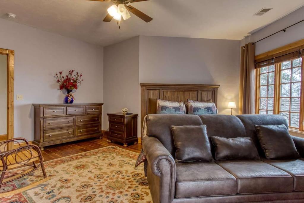 Mountain Bliss: Estate W/ Views~Firepit~Hot Tub~Gburg 5Min~3 Pools Villa Гетлинбург Екстериор снимка
