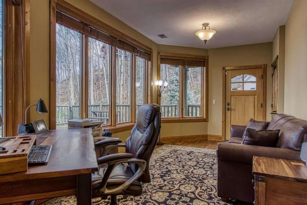 Mountain Bliss: Estate W/ Views~Firepit~Hot Tub~Gburg 5Min~3 Pools Villa Гетлинбург Екстериор снимка
