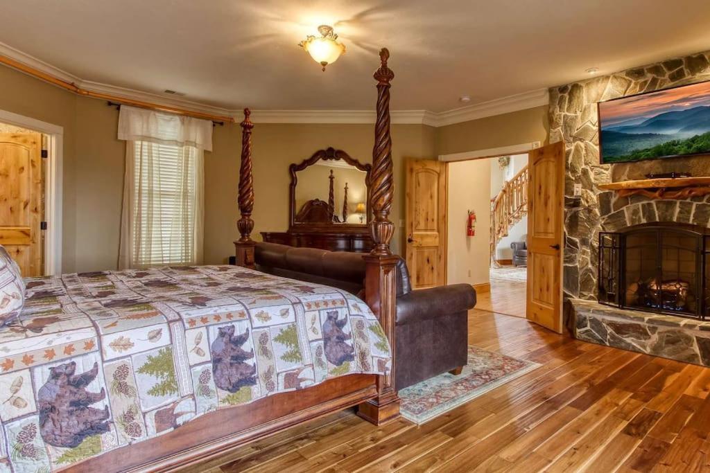 Mountain Bliss: Estate W/ Views~Firepit~Hot Tub~Gburg 5Min~3 Pools Villa Гетлинбург Екстериор снимка