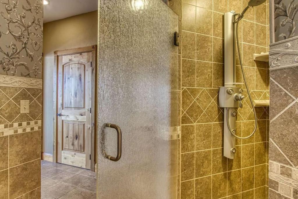 Mountain Bliss: Estate W/ Views~Firepit~Hot Tub~Gburg 5Min~3 Pools Villa Гетлинбург Екстериор снимка