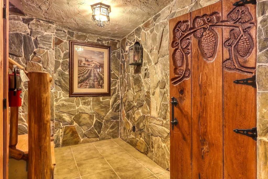 Mountain Bliss: Estate W/ Views~Firepit~Hot Tub~Gburg 5Min~3 Pools Villa Гетлинбург Екстериор снимка