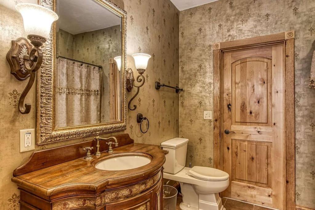 Mountain Bliss: Estate W/ Views~Firepit~Hot Tub~Gburg 5Min~3 Pools Villa Гетлинбург Екстериор снимка