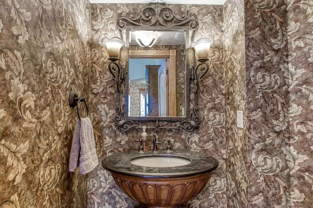 Mountain Bliss: Estate W/ Views~Firepit~Hot Tub~Gburg 5Min~3 Pools Villa Гетлинбург Екстериор снимка