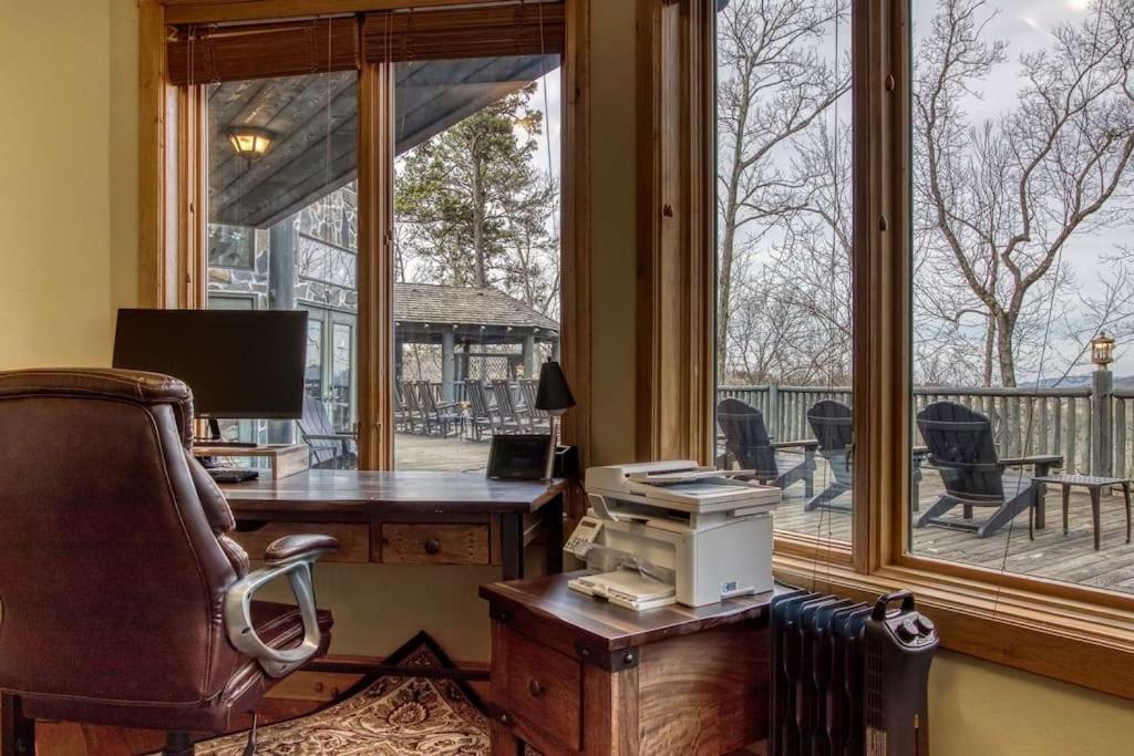 Mountain Bliss: Estate W/ Views~Firepit~Hot Tub~Gburg 5Min~3 Pools Villa Гетлинбург Екстериор снимка