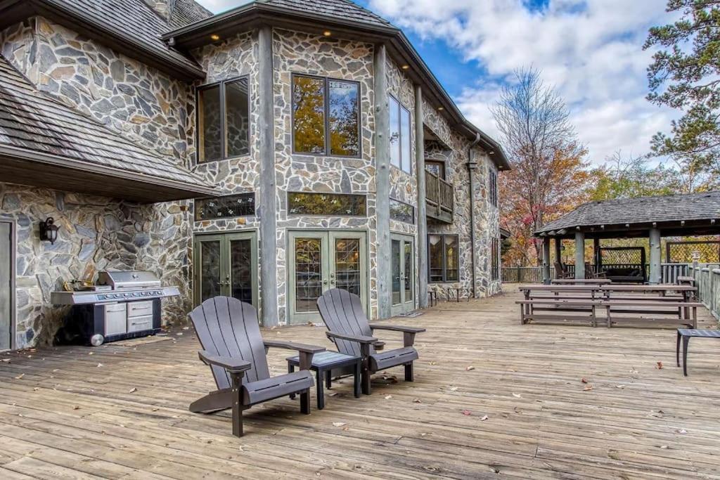 Mountain Bliss: Estate W/ Views~Firepit~Hot Tub~Gburg 5Min~3 Pools Villa Гетлинбург Екстериор снимка
