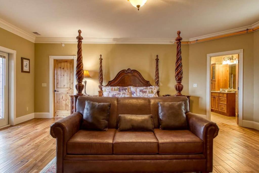 Mountain Bliss: Estate W/ Views~Firepit~Hot Tub~Gburg 5Min~3 Pools Villa Гетлинбург Екстериор снимка
