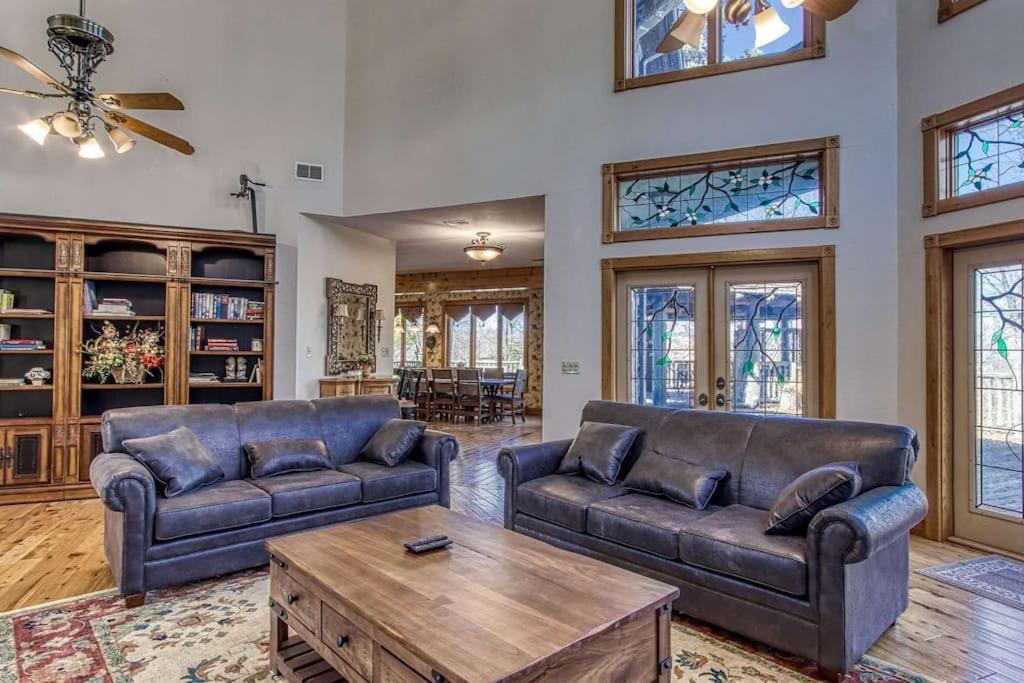 Mountain Bliss: Estate W/ Views~Firepit~Hot Tub~Gburg 5Min~3 Pools Villa Гетлинбург Екстериор снимка